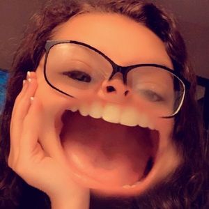 Meet your Posher, Alexis